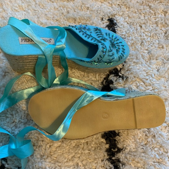 Beaded Blue Wrap Wedges, size 8 - Picture 4 of 4